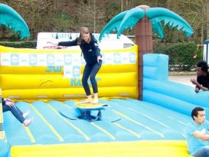 La Planche de Surf Mécanique : Une Nouvelle Expérience Aquatique